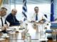 Έρχονται μειώσεις φόρων για όλους και μέτρα κατά της ακρίβειας – Το παρασκήνιο της συνάντησης Μητσοτάκη με Χατζηδάκη