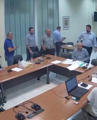 Δημοτικός σύμβουλος στη Χίο καταρρέει την ώρα της συνεδρίασης