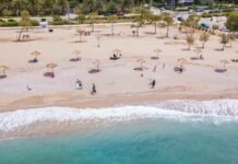 Μπουνιές για τις τσιρίδες στην παραλία-γονείς πιάστηκαν στα χέρια!
