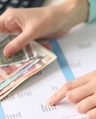 Μπαίνουν στα ΑΤΜ από 2.244 έως 6.300 ευρώ: Ελέγξτε τους τραπεζικούς σας λογαριασμούς – Αυτοί παίρνουν τα λεφτά!