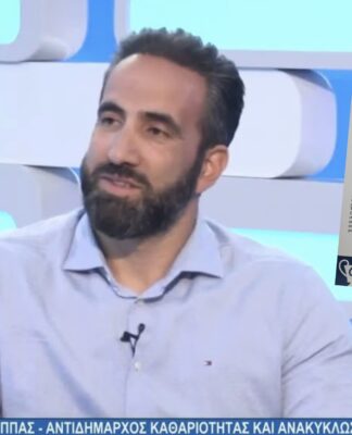 Αντιδήμαρχοι Πειραιά: Ο Ρέππας «απάντησε» με το ίδιο νόμισμα στην Καρακατσάνη… διανέμοντας φυλλάδια! (φωτο)