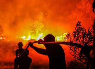 ΕΚΤΑΚΤΟ: Κλειστές έξοδοι της Αττικής οδού λόγω φωτιάς