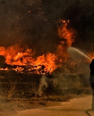 Νεκρή γυναίκα στη φωτιά του Αλμυρού – Στο νοσοκομείο ο άντρας της