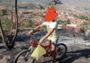 Πιτσιρικάς έκανε 2 χλμ στον καύσωνα για να πάει νερό στους πυροσβέστες