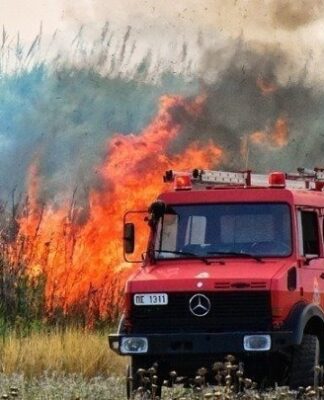 Πύρινη κόλαση στην Κεφαλονιά: 6 πτητικά μέσα και πάνω από 60 πυροσβέστες στη μεγάλη φωτιά στην Αγία Ειρήνη