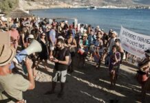 Εξαπλώνεται σε ολόκληρη την Ελλάδα το «κίνημα της πετσέτας»