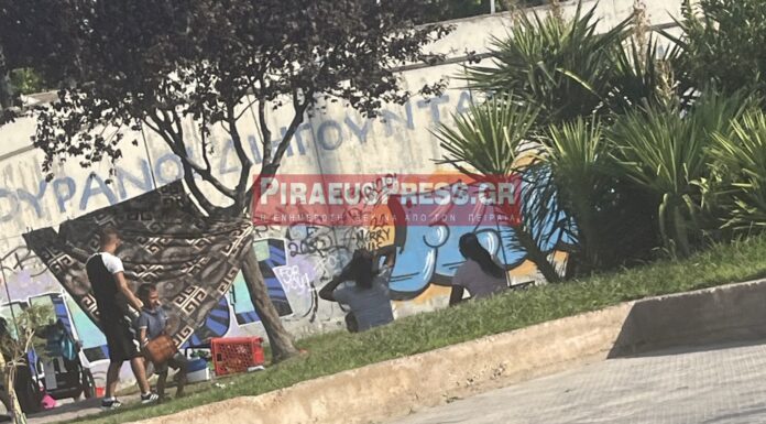 Νίκαια: Τσαντίρι έγινε και το παρκάκι έξω από το Γ’ Νεκροταφείο! (φωτο)