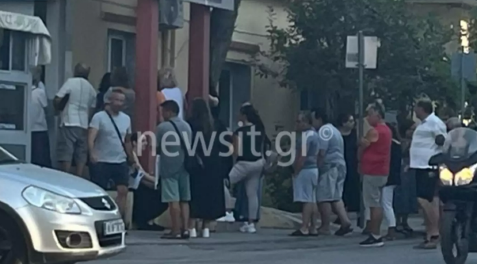 Ουρές από τα ξημερώματα για ταυτότητες στη Θεσσαλονίκη – «Είναι του διαβόλου αυτές που έρχονται»