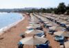 «Κυρία μου αν κάτσετε και εσείς στην ξαπλώστρα θα σπάσει» – Καταγγελία για υπεύθυνη επιχείρησης στα Χανιά