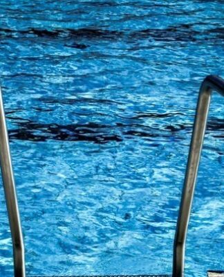 Το σοκαριστικό θέαμα που είδε στην πισίνα της βίλας που νοίκιασαν στα Χανιά