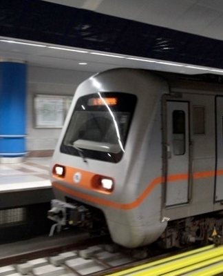 Άνθρωπος έπεσε στις γραμμές του μετρό «Πανεπιστήμιο»