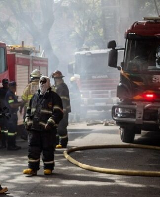 Τεράστια τραγωδία στο Γιοχάνεσμπουργκ – Δεκάδες τα απανθρακωμένα πτώματα στην πολυκατοικία που πήρε φωτιά