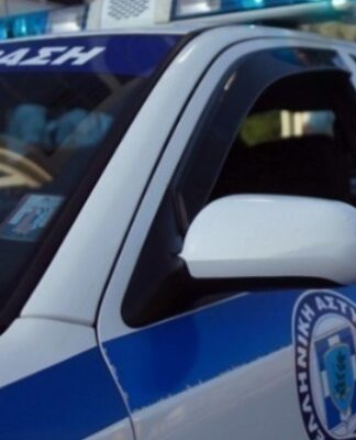 Σοκ: Σταμάτησε στη μέση του δρόμου και κάρφωσε μαχαίρι στην κοιλιά του για να αυτοκτονήσει