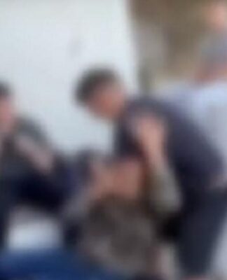 Θύμα άγριου ξυλοδαρμού 13χρονος από συμμαθητές του σε σχολείο : Φώναζαν «σκοτώστε τον» (σοκαριστικό βίντεο)