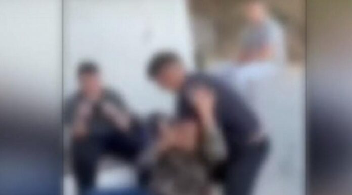 Θύμα άγριου ξυλοδαρμού 13χρονος από συμμαθητές του σε σχολείο : Φώναζαν «σκοτώστε τον» (σοκαριστικό βίντεο)