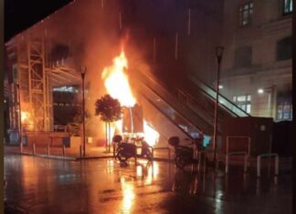 Φωτιά στις κυλιόμενες σκάλες στο Μετρό του Πειραιά