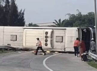 Τpαγωδiα στην άσφαλτο – Δώδεκα νεκpοί και επτά τραυματiες από ανατpοπή λεωφορείου