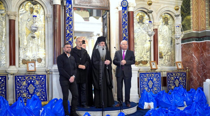 Χιλιάδες Δέματα Αγάπης από την Ιερά Μητρόπολη Πειραιώς σε άπορες οικογένειες με την υποστήριξη του Ολυμπιακού