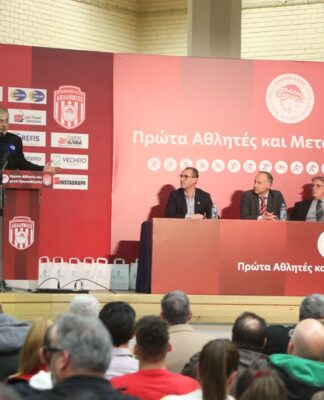 Ο Δήμαρχος Πειραιά Γιάννης Μώραλης βραβεύτηκε από τις Ακαδημίες του Ερασιτέχνη Ολυμπιακού