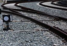 Άγιος Στέφανος: Τρένο προσέκρουσε σε πεσμένο δέντρο