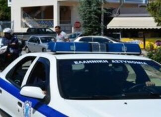 Νέος Κόσμος: Επεισοδιακή καταδίωξη 43χρονου με το παιδί του στο ΙΧ-Προσέκρουσε σε σταθμευμένο όχημα