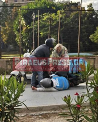 Συμβαίνει τώρα: Τροχαίο στη Νίκαια για οδηγό της Wolt (φωτο)