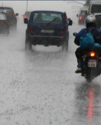 Καιρός: Έρχεται πολικός αεροχείμαρρος – Πρόγνωση για… χιόνια, βροχές και μεγάλη πτώση θερμοκρασίας