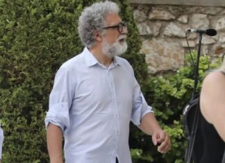 Προεδρικό Μέγαρο: Ο καλεσμένος που εμφανίστηκε πριν 2 χρόνια με σαγιονάρα, φέτος επέστρεψε και έκλεψε την παράσταση