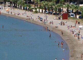Τραγωδία: Πήγε να σώσει τη γυναίκα του που πνιγόταν στη θάλασσα και πέθαναν και οι δύο