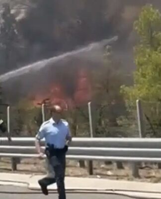 ΕΚΤΑΚΤΟ: Φωτιά τώρα στην Ε.Ο Αθηνών – Κορίνθου κοντά στα διόδια και στα διυλιστήρια (ΒΙΝΤΕΟ)