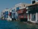 Ράπερ σκόρπισε 20.000 ευρώ στα στενά της Μυκόνου – Ο κόσμος έτρεχε να μαζέψει χαρτονομίσματα