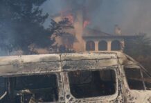 Έκτακτο: Κάηκε όχημα της πυροσβεστικής στη φωτιά του Βαρνάβα