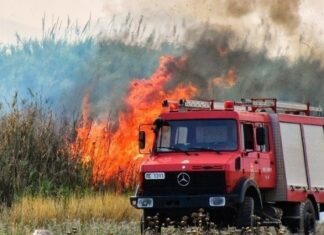 ΕΚΤΑΚΤΟ – Τεpάστια πυρκαγιά στη χώρα – Εκατοντάδες πυροσβέστες δίνουν μεγάλη μάχη