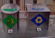 Πολίτες έβαλαν σκουπίδια στο καπό αυτοκινήτου που πάρκαρε μπροστά σε κάδο