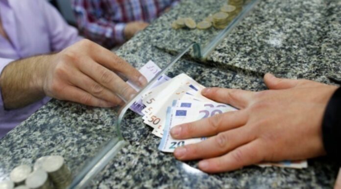 Πριν 1 ώρα έμαθαν τα νέα όλοι οι Έλληνες που έχουν παιδί: Θα μπαίνουν έξτρα χρήματα κάθε μήνα στον λογαριασμό τους