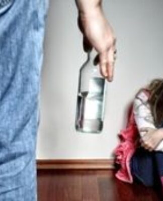 Σοκ: 10χρονη βιάστηκε από τον πατριό της και έμεινε έγκυος!