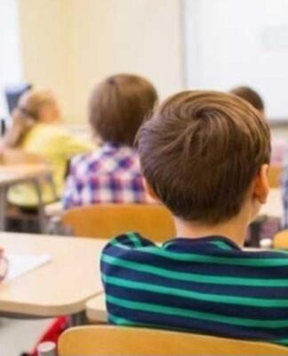 Γλυφάδα: Τι λέει η ηρωίδα νηπιαγωγός που προστάτευσε τα παιδιά από τις σφαίρες