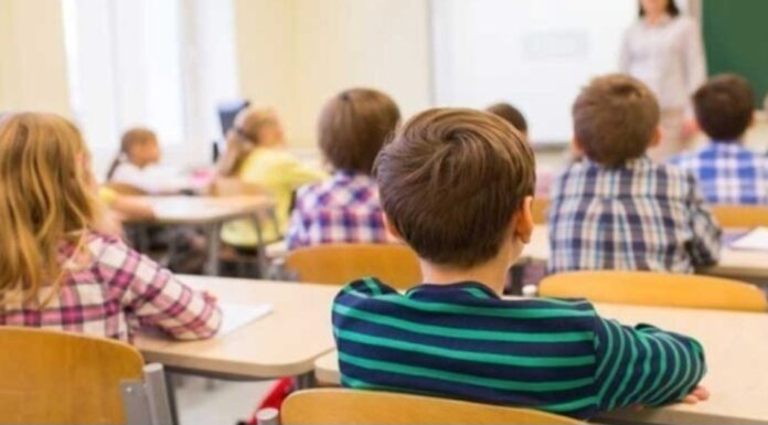 Γλυφάδα: Τι λέει η ηρωίδα νηπιαγωγός που προστάτευσε τα παιδιά από τις σφαίρες