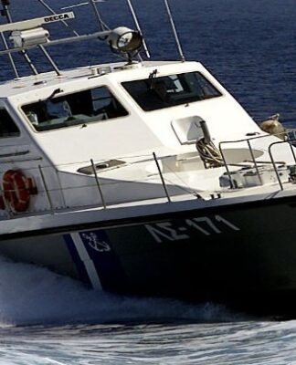 Συναγερμός στο Λιμενικό: Ημιβύθιση θαλαμηγού