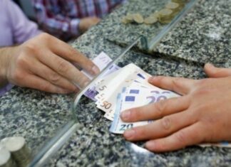 «Δώρο» στους χαμηλοσυνταξιούχους – Τι θα ανακοινώσει ο Μητσοτάκης στη Βουλή