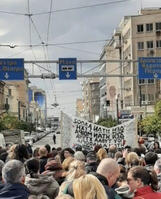 Ο Πειραιάς συμμετείχε στο συλλογικό πένθος για την τραγωδία των Τεμπών!