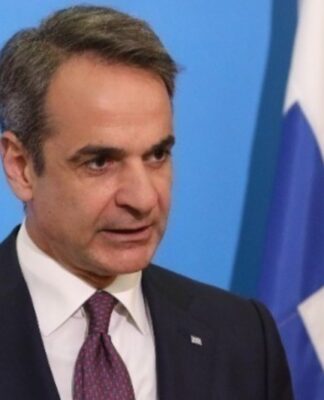 Ο Μητσοτάκης έφθασε στη Σαντορίνη – Πήγε κατευθείαν στο Συντονιστικό της Πυροσβεστικής