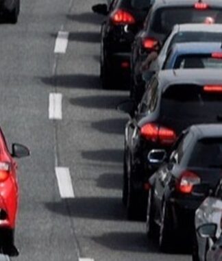 Κίνηση τώρα: Ουρές χιλιομέτρων στους δρόμους