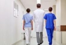 Τέμπη: Δύο αστυνομικοί και επτά πολίτες στο ιατρείο της Βουλής από τα επεισόδια