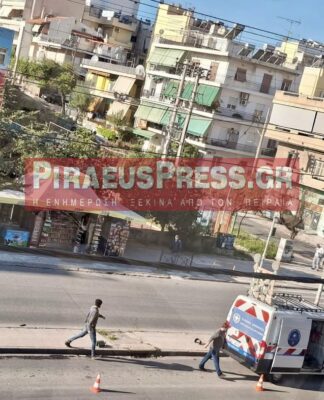 Τροχαίο με εγκλωβισμό στα όρια Νίκαιας – Κερατσινίου – Αυτοκίνητο «καρφώθηκε» στο φανάρι! (φωτο)