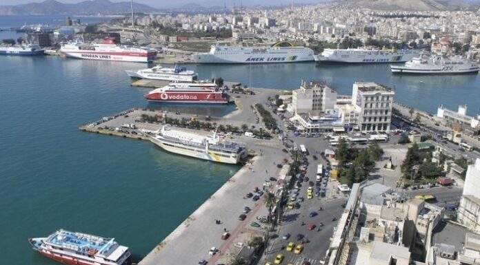 Συναγερμός στο Λιμάνι του Πειραιά – Σημειώθηκε επακούμβηση πλοίων