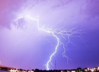 Κεραυνοί και βροχή τώρα στην Αθήνα, τι προβλέπει η ΕΜΥ για τις επόμενες ώρες