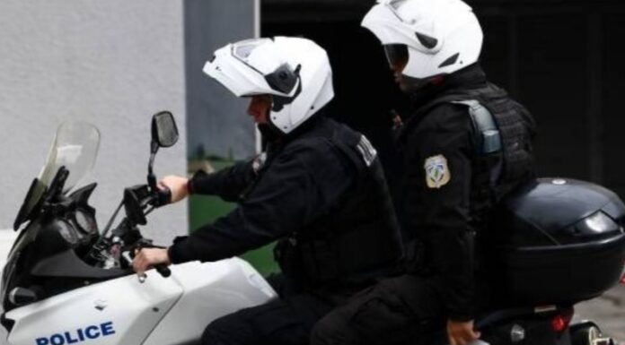 Σοκ: Γυμνός άνδρας σε παιδική χαρά