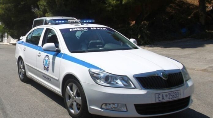 Τρομακτικό τροχαίο: ΙΧ συγκρούστηκε με mini-bus (βίντεο)