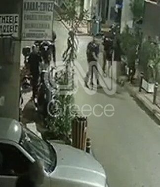 Σοκ στον Πειραιά: Ξύλο και πυροβολισμοί έξω από μπαρ της Τρούμπας (ΒΙΝΤΕΟ)